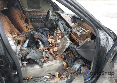 2010 Mercury Grand Marquis Ls (Fleet Only) z USA, uszkodzony, nr VIN 2MEBM7FV7AX629149